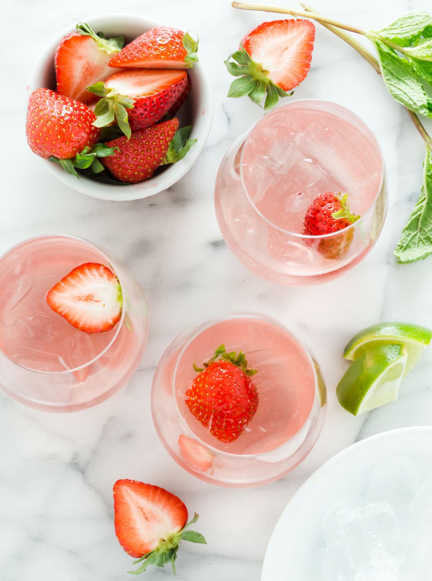 Bubbly Strawberry Mojitos - Sister.ly Drinkware